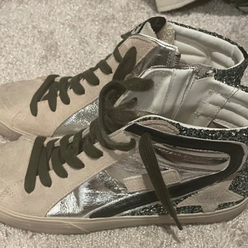 GG Sneakers - Picture 3 of 4
